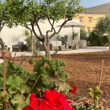 לינה וארוחת בוקר Olea 4*